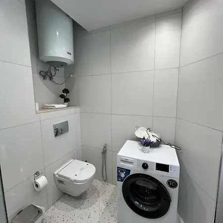 Apartment Metropolitan Charm: Cozy 1br In 7min To Skanderbeg *