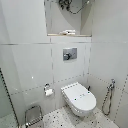 Apartment Metropolitan Charm: Cozy 1br In 7min To Skanderbeg *